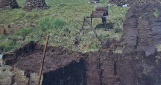 La Tourbe, Cette Matière Organique Qui Façonne Le Goût De Grands Whiskys … Mais Que Certains Détestent.